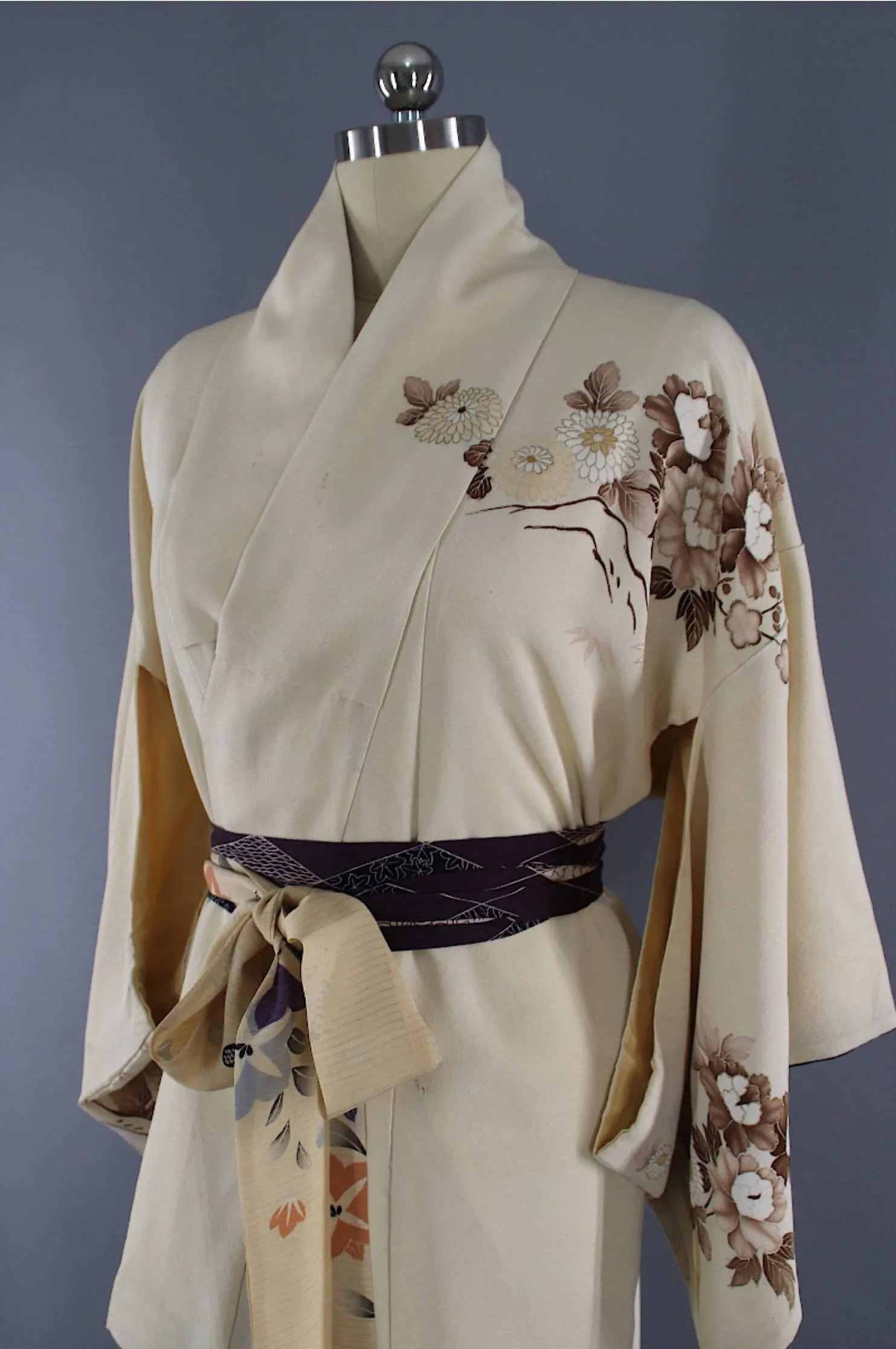 1960s Vintage Silk Kimono Robe / Ivory Brown Purple Ombre Floral