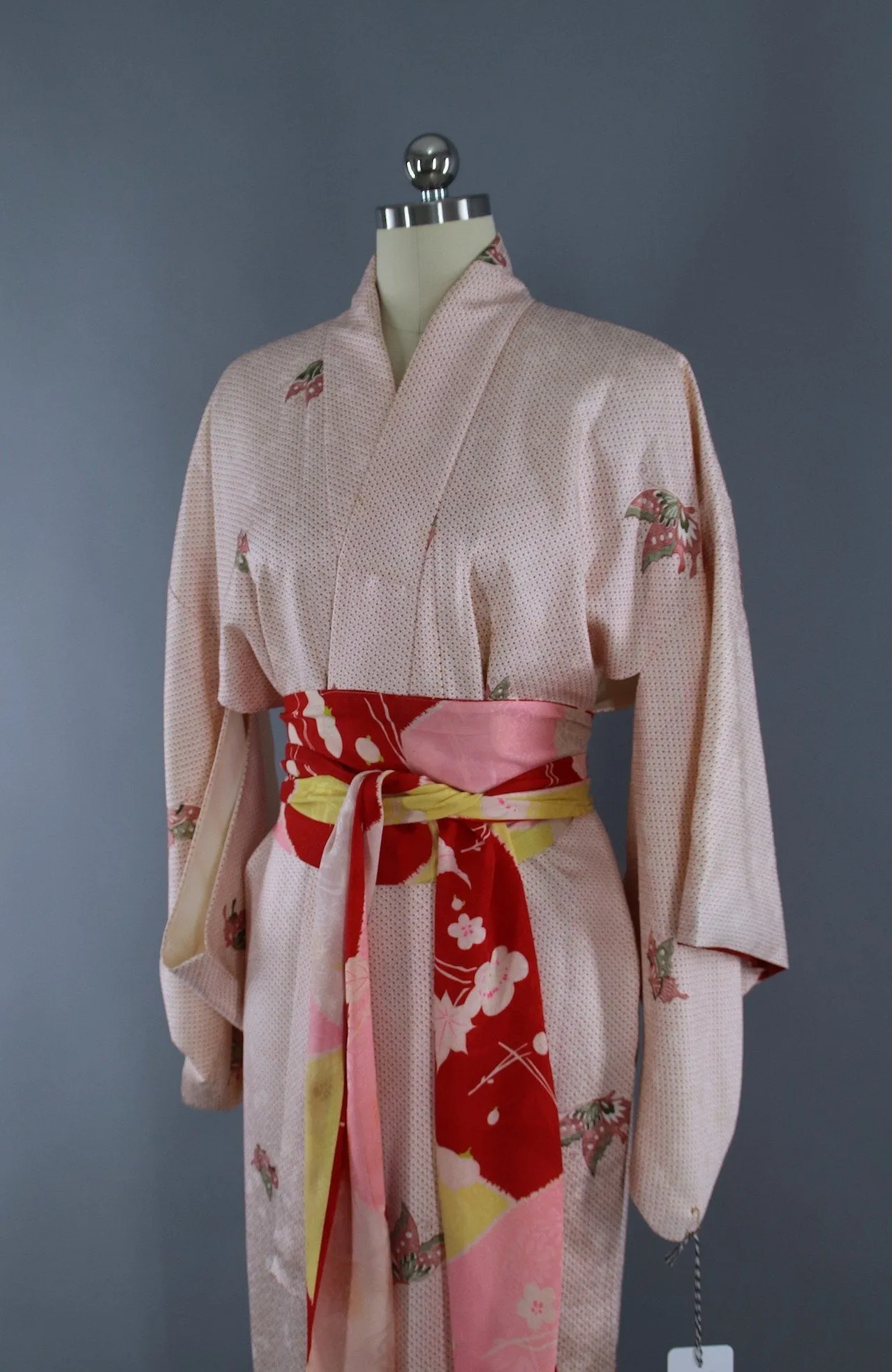 1970s Vintage Silk Kimono Robe / Ivory Butterflies Novelty Print