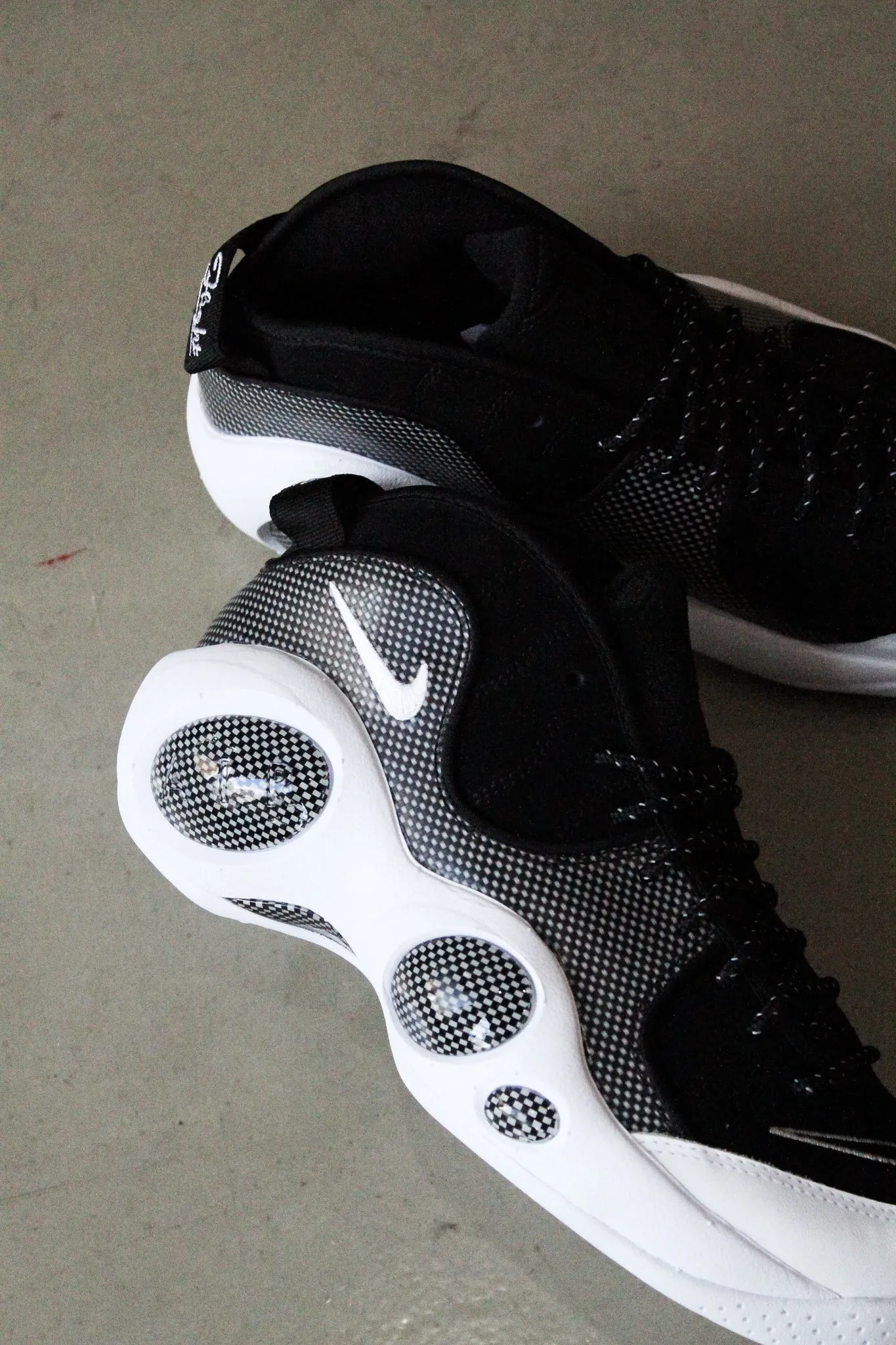 AIR ZOOM FLIGHT 95 "BLACK/METALLIC SILVER"