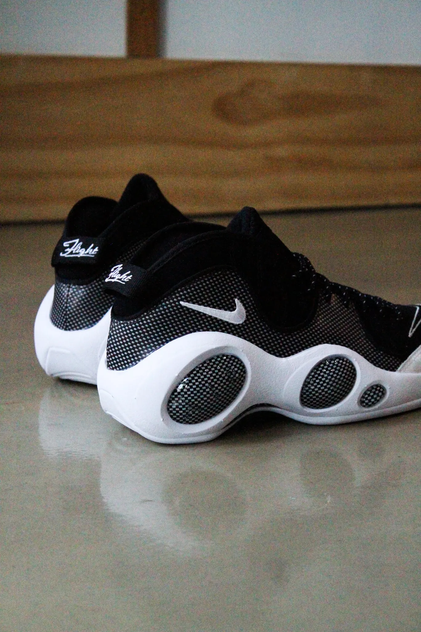 AIR ZOOM FLIGHT 95 "BLACK/METALLIC SILVER"