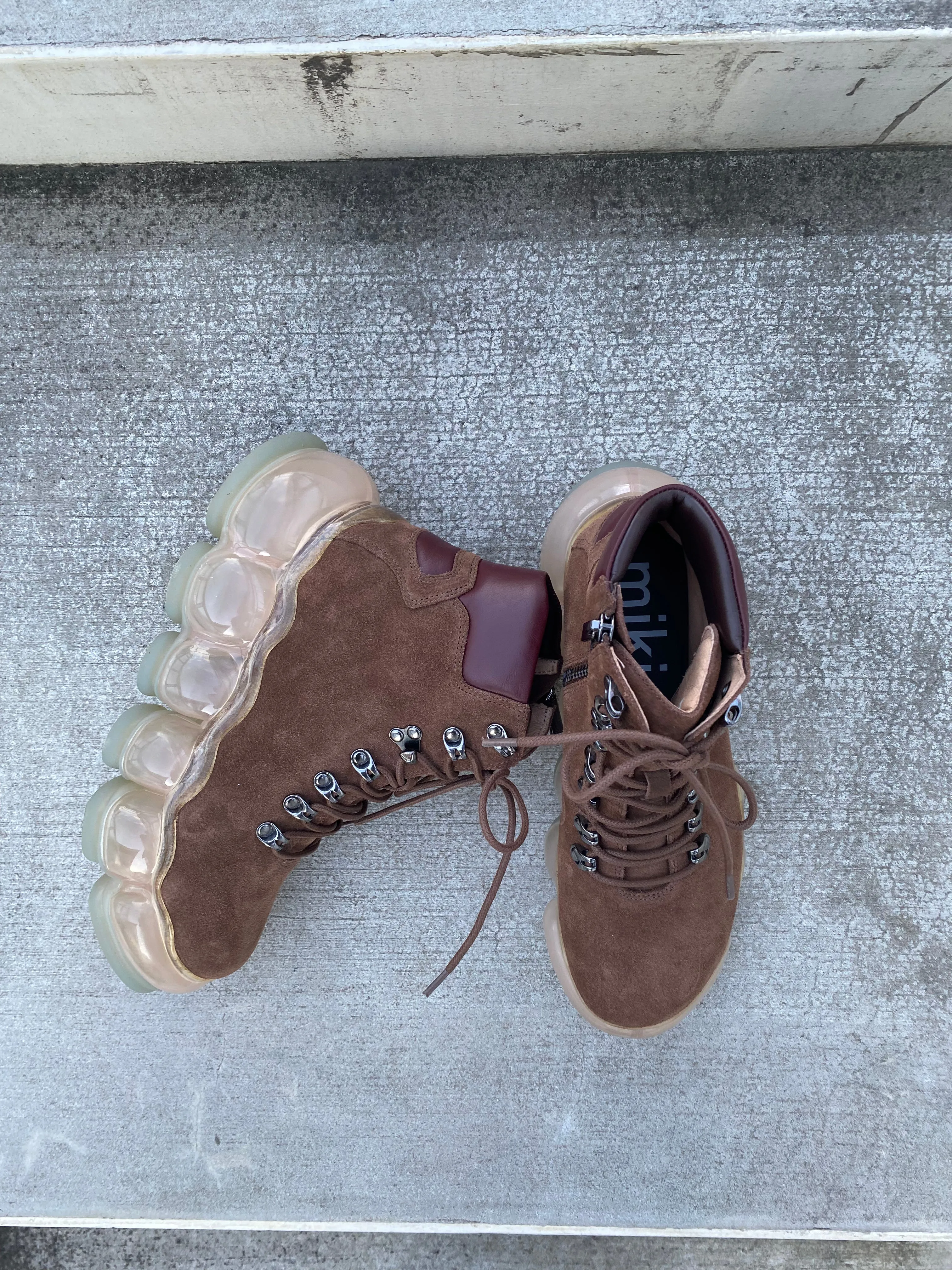 New “Jewelry” Mountain Boots / Brown